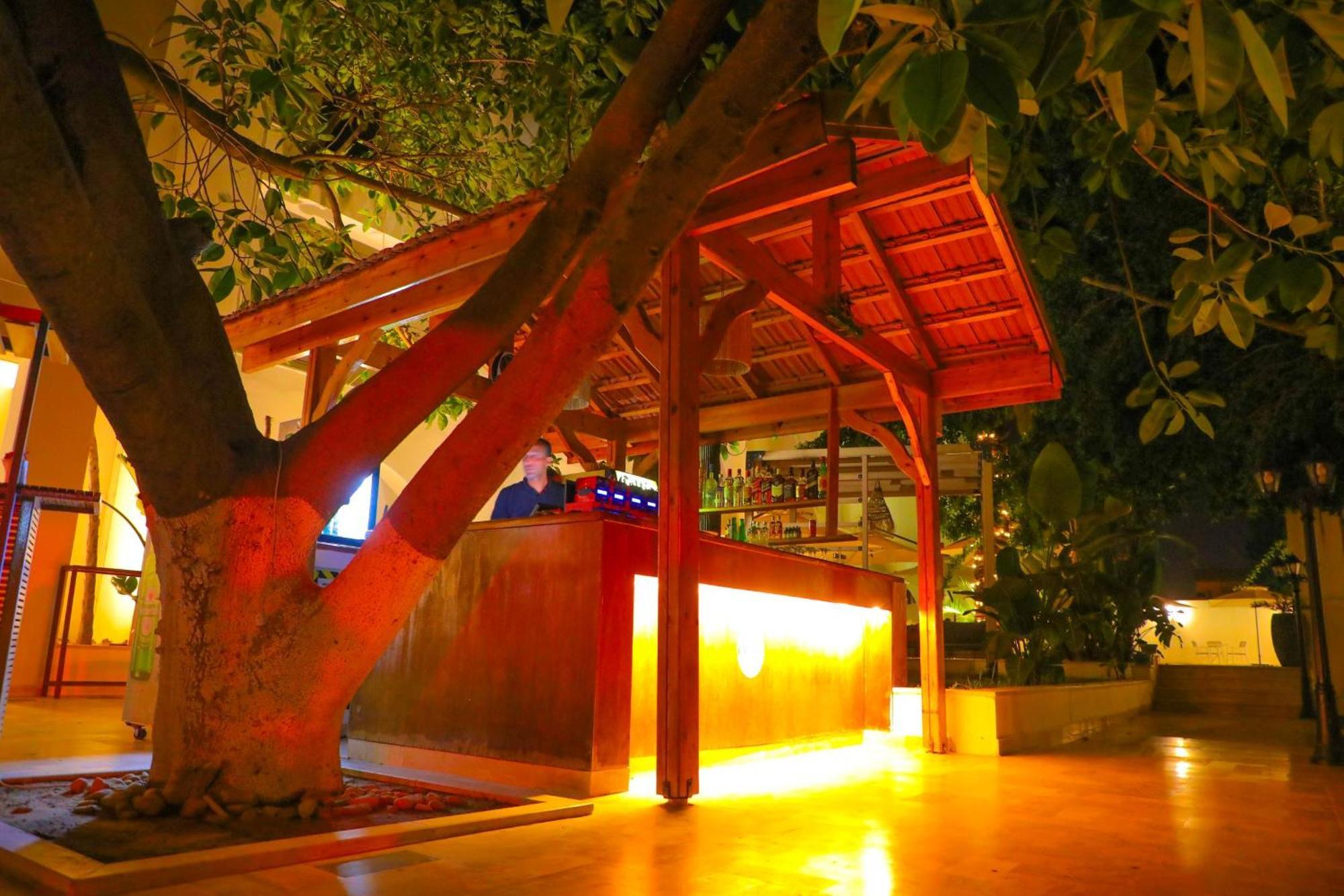 نزل قايا Hotel Gaia Набуль Екстер'єр фото